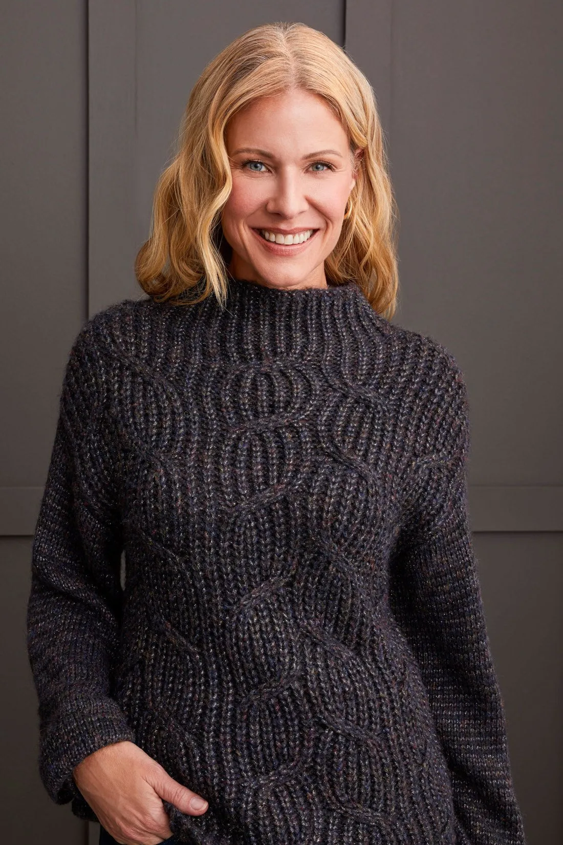 OVERSIZED FUNNEL NECK SWEATER WITH SHINY YARN-Black